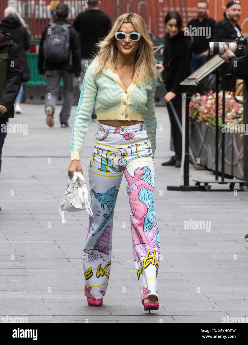 Londra, Regno Unito. 8 Ott 2021. Il presentatore e cantante, Ashley Roberts, lascia Global radio . Credit: Mark Thomas/Alamy Live News Foto Stock