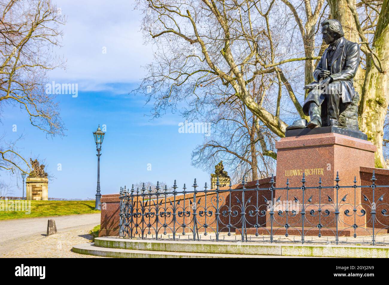 Dresda, Sassonia, Germania: Memoriale in onore del pittore Ludwig Richter sulla terrazza Brühl. Foto Stock