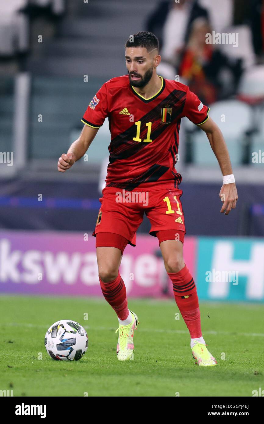 Yannick Carrasco del Belgio controlla la palla durante la semifinale della UEFA Nations League tra Belgio e Francia allo stadio Juventus il 7 ottobre 2021 a Torino. Foto Stock