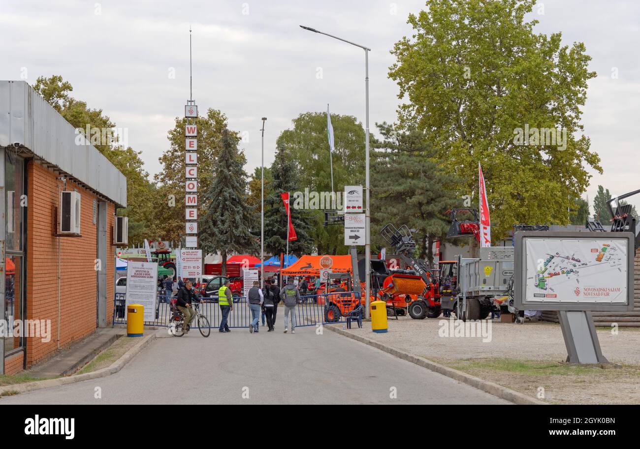 Novi Sad, Serbia - 21 settembre 2021: Segno Torre Benvenuti alla Fiera Agriculture Expo. Foto Stock