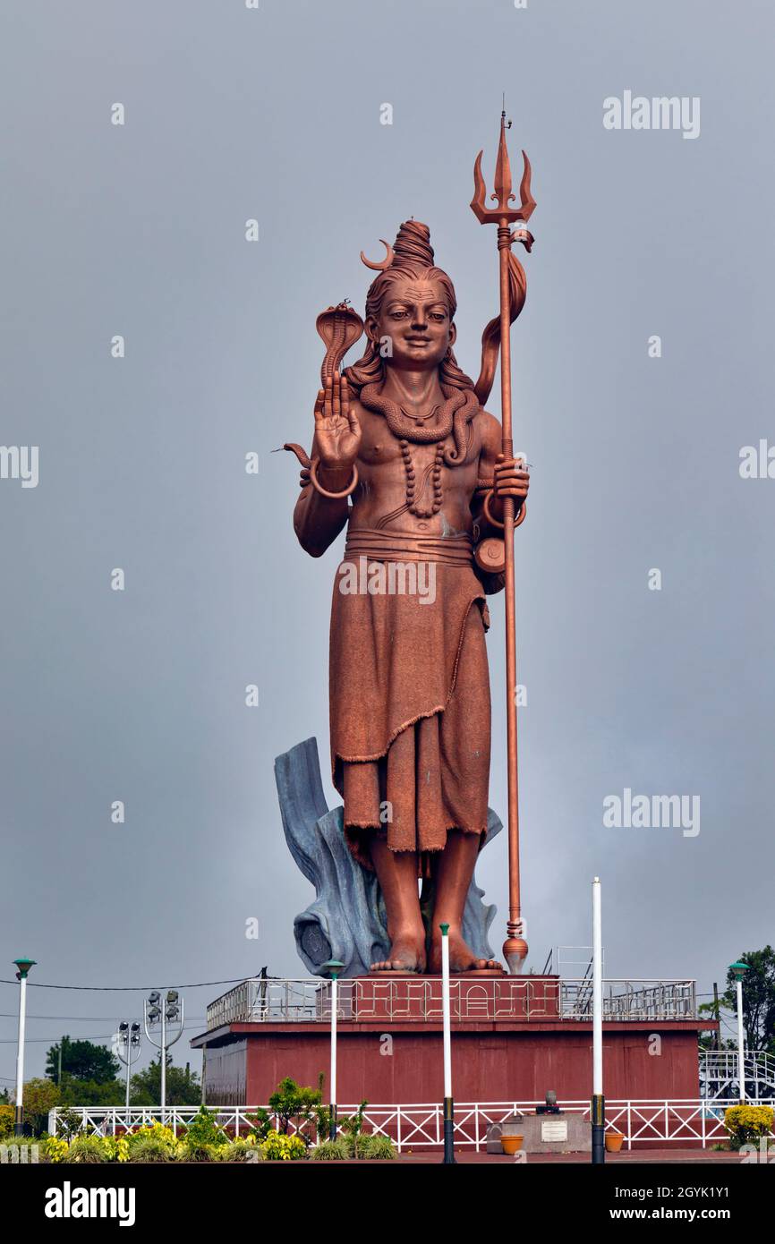 Statua gigante Shiva, lago Grand Bassin, Mauritius, Isole Mascarene. Statua di Lord Shiva, divinità indù, Grand Bassin. Conosciuto come il Mangal Mahadev Foto Stock