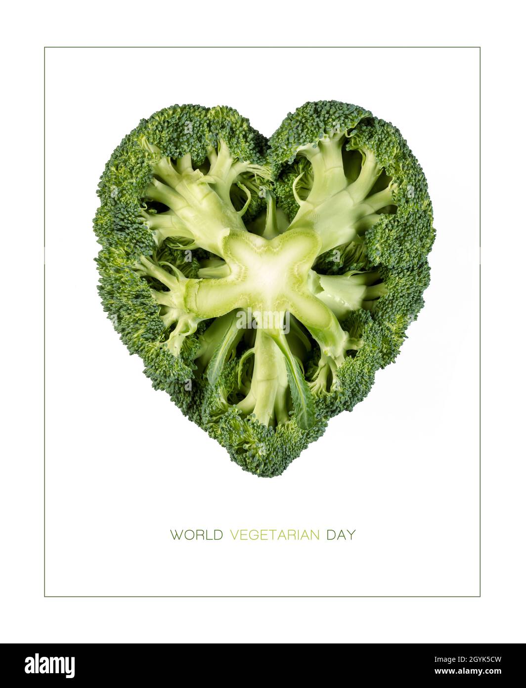 Poster del World Vegan Day con vista dall'alto di un broccoli fresco a forma di cuore isolato su bianco Foto Stock