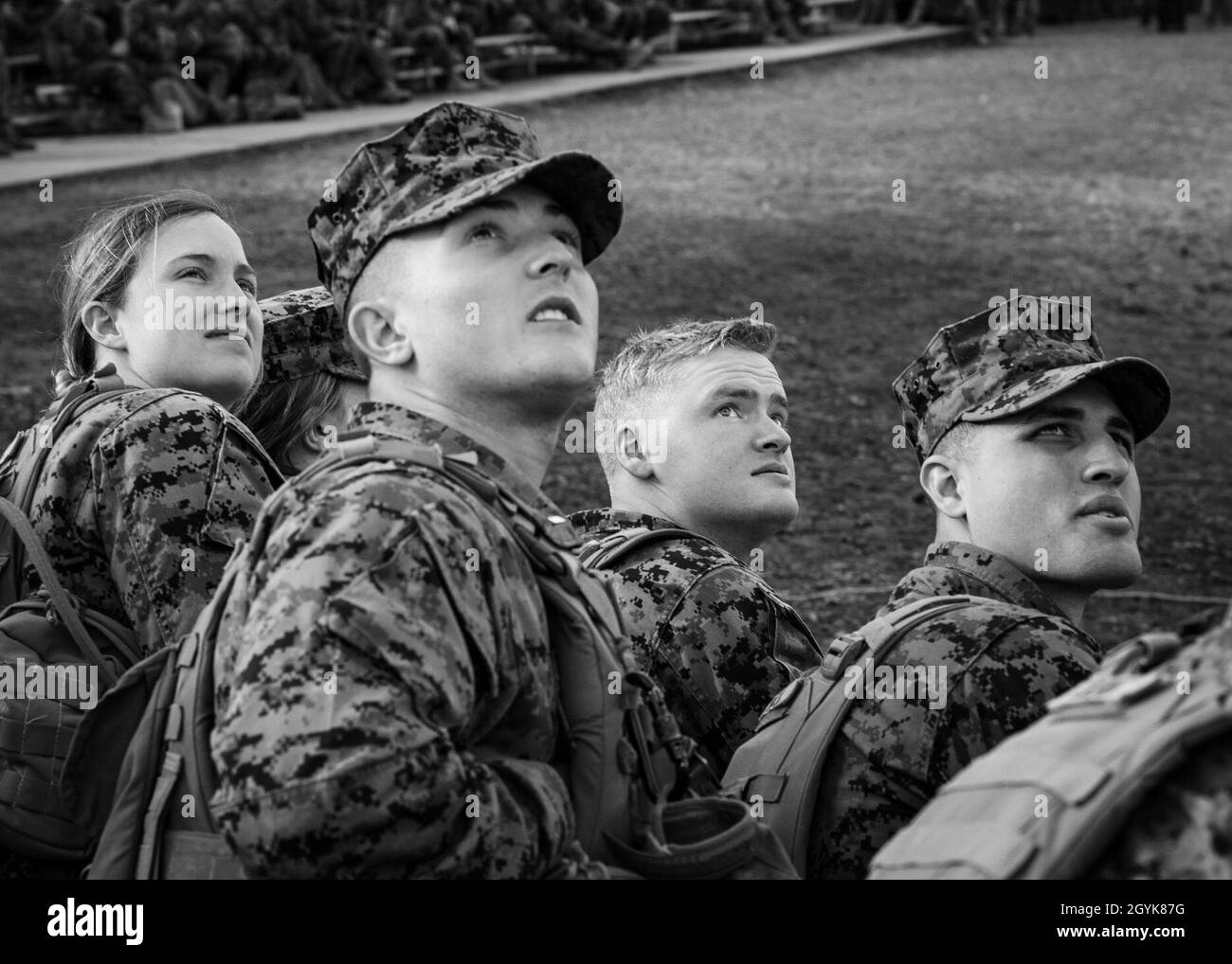I Marines degli Stati Uniti con la scuola di base osservano una dimostrazione di flyover della A-10 Thunderbolt II alla base del corpo dei Marine Quantico, Virginia, 15 gennaio 2020. L'ala ad alto rapporto d'aspetto Dell'A-10 e gli aleroni più grandi offrono capacità a bassa velocità e bassa altitudine, mentre l'armatura consente ai piloti di tornare in sicurezza. (STATI UNITI Corpo marino di CPL. Mikayla R. Perez) Foto Stock