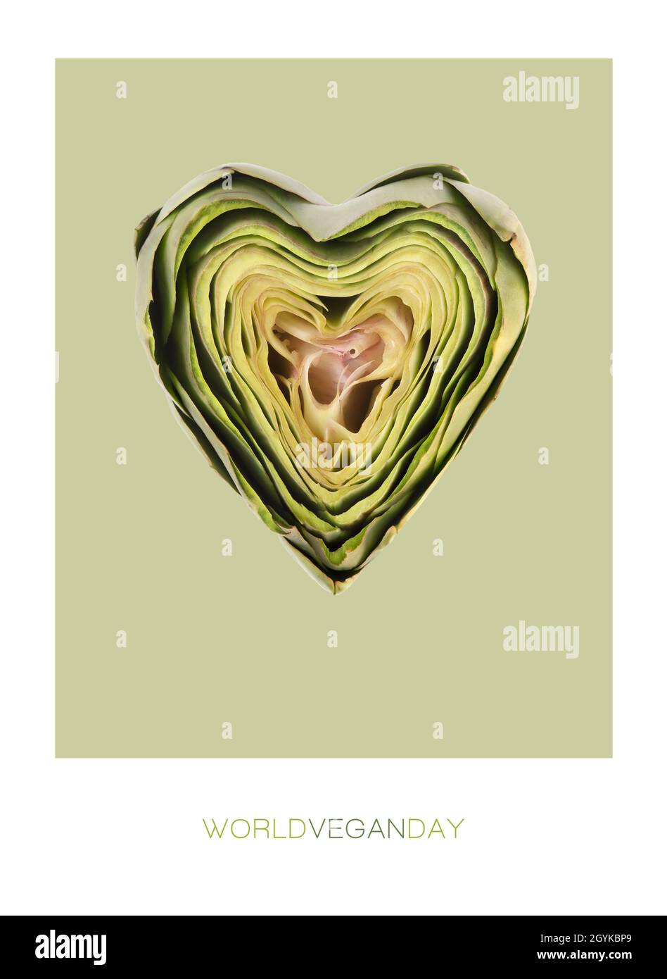 Design poster World Vegan Day con vista dall'alto di un carciofo fresco a forma di cuore Foto Stock