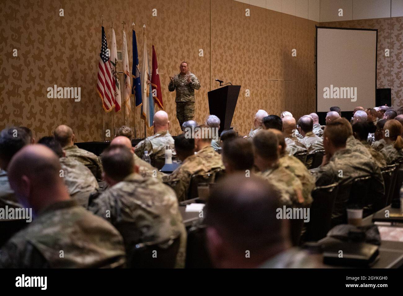 David Baldwin, Adjutant General del Dipartimento militare della California, parla durante la conferenza annuale della direzione del dipartimento, il 18 gennaio 2020, a San Diego. La conferenza ha riunito membri del servizio e leader della Guardia Nazionale dell'Esercito della California, della Guardia Nazionale dell'Aeronautica della California e della Guardia di Stato della California. (STATI UNITI Foto della Guardia Nazionale dell'aria dello staff Sgt. Crystal Housman) Foto Stock