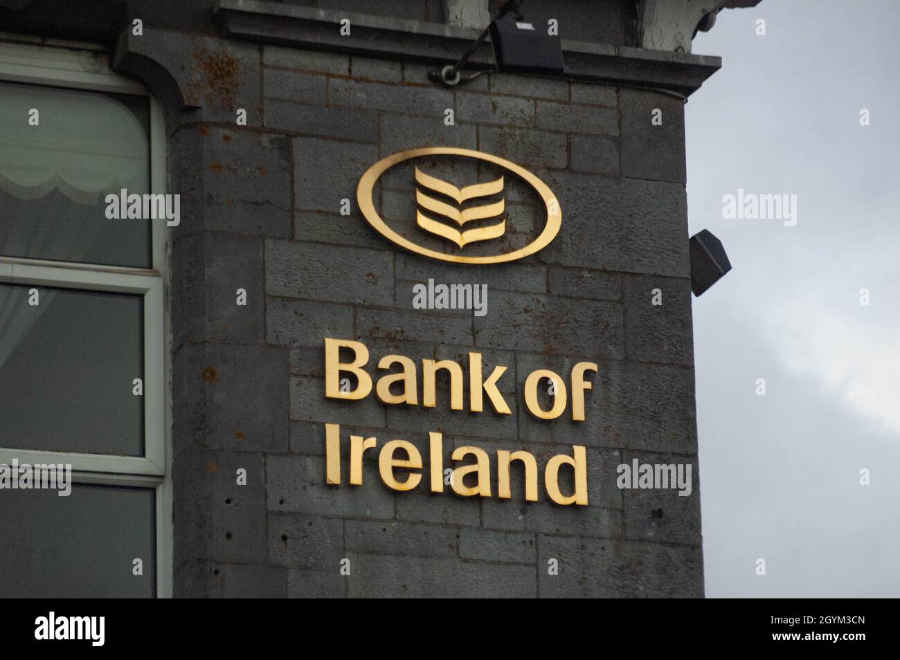 Milstreet, Co. Cork, Irlanda venerdì 08 ottobre 2021; Bank of Ireland sta chiudendo oggi 88 filiali in tutto il paese, tra cui Milstreet Branch, insieme ad altre 8 filiali nella contea di Cork. I clienti dovranno ora recarsi presso l'ufficio postale per effettuare alcune transazioni o utilizzare il sistema di online banking o l'app mobile. Credit; ed/Alamy Live News Foto Stock