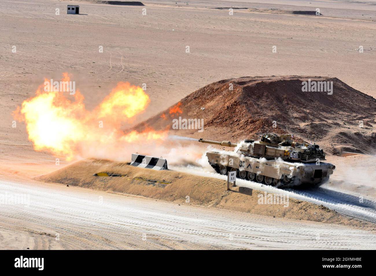 Soldati statunitensi in Alpha Company, 4-118° reggimento fanteria, 30° Armored Brigade Combat Team, nella Guardia Nazionale dell'Esercito del South Carolina, svolgono addestramento di cannoniere mentre sono schierati in Medio Oriente, 4 febbraio 2020. L'unità viene attivata per supportare l'operazione Spartan Shield. (STATI UNITI Guardia Nazionale dell'esercito foto di Lt. Col. Cindi King) Foto Stock