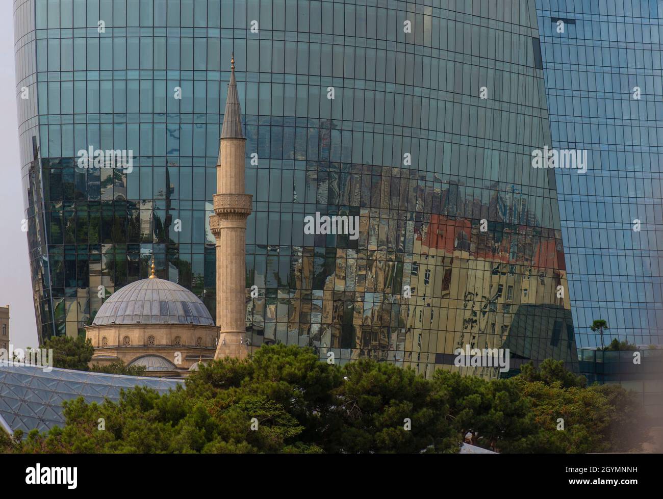 Moschea shahid presso le torri di fiamma, Baku, Azerbaigian Foto Stock