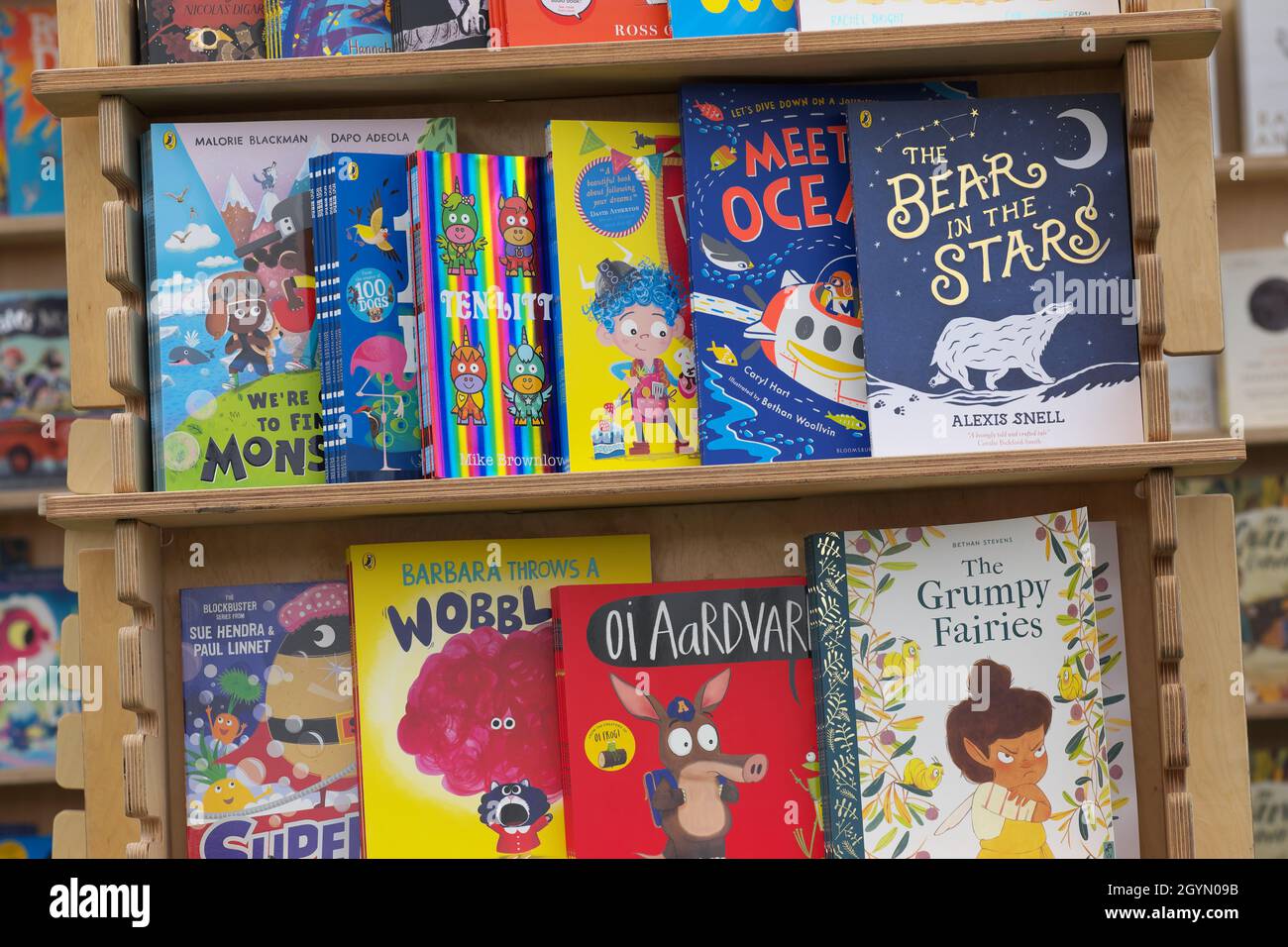 Cheltenham Letteratura Festival, Cheltenham, UK - Venerdì 8 Ottobre 2021 - selezione di nuovi libri per bambini in vendita il giorno di apertura del Cheltenham Letteratura Festival - il Festival si svolge per 10 giorni - le vendite di libri sono salite durante la pandemia. Foto Steven Maggio / Alamy Live News Foto Stock