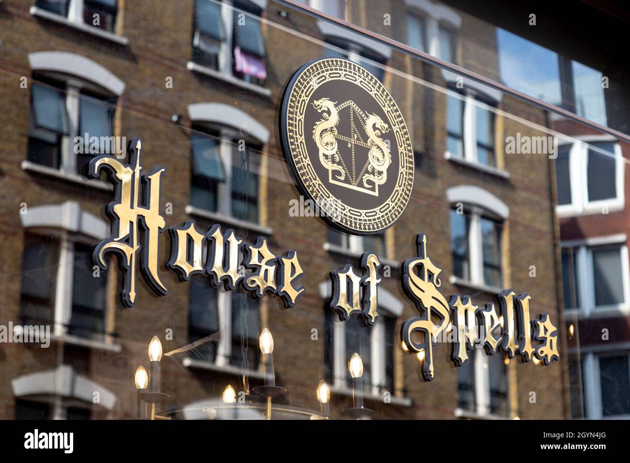Harry Potter e negozio a tema fantasy House of Spells, Charing Cross Road, Londra, Regno Unito Foto Stock
