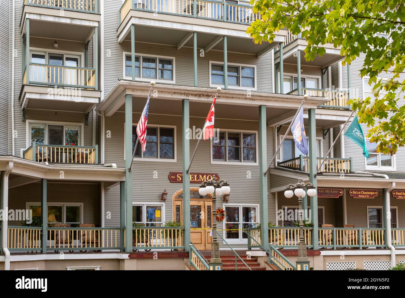 Chautauqua, New York - il condominio di St. Elmo all'istituzione Chautauqua. Foto Stock