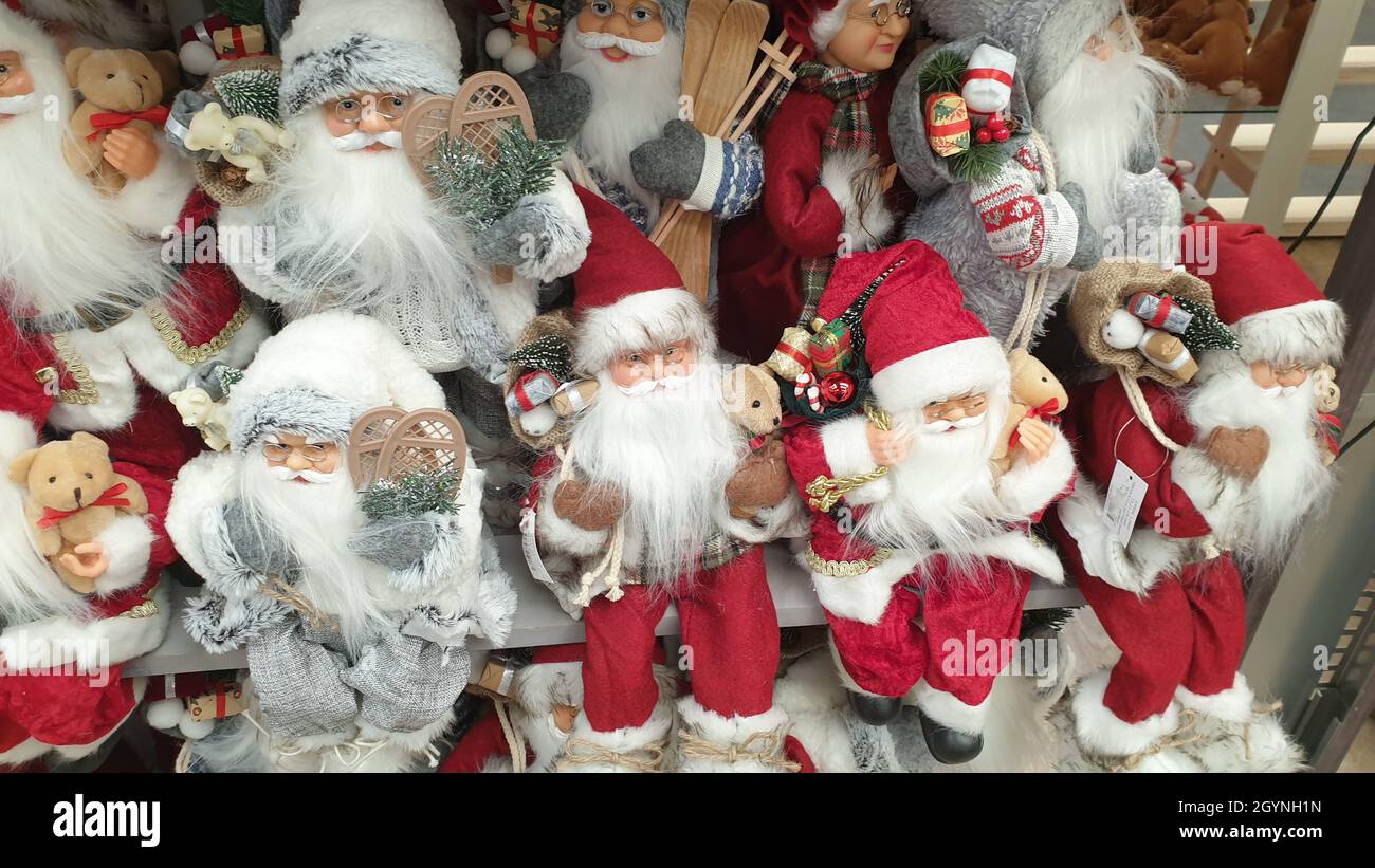 Babbo Natale Babbo Natale, Droitwich Spa, Worcester, Inghilterra, Regno Unito, 05/10/2021, Santas di Natale e decorazioni natalizie, f Foto Stock