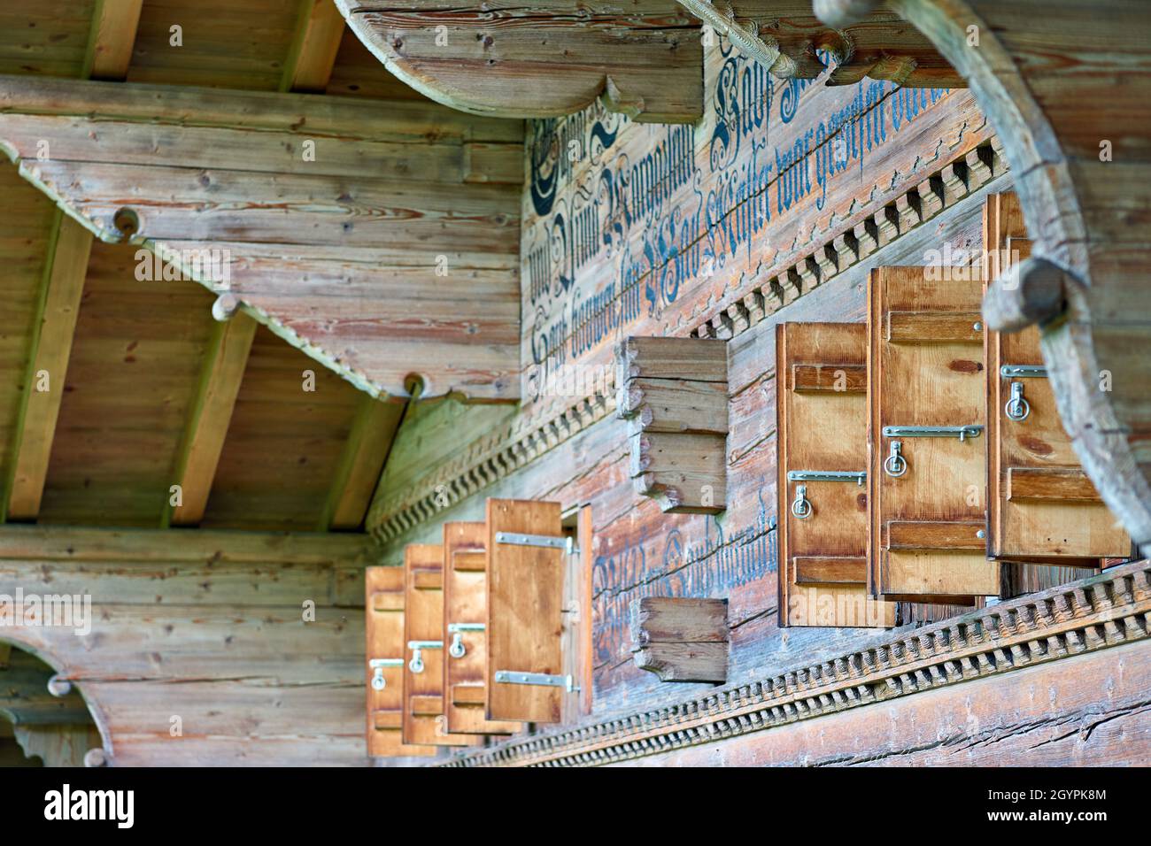 Primo piano di uno chalet svizzero - Simmental, Berner Oberland, Svizzera Foto Stock