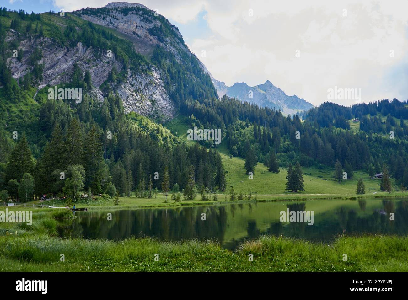 Lago Lauenen vicino a Gstaad, Oberland Bernese, Svizzera Foto Stock