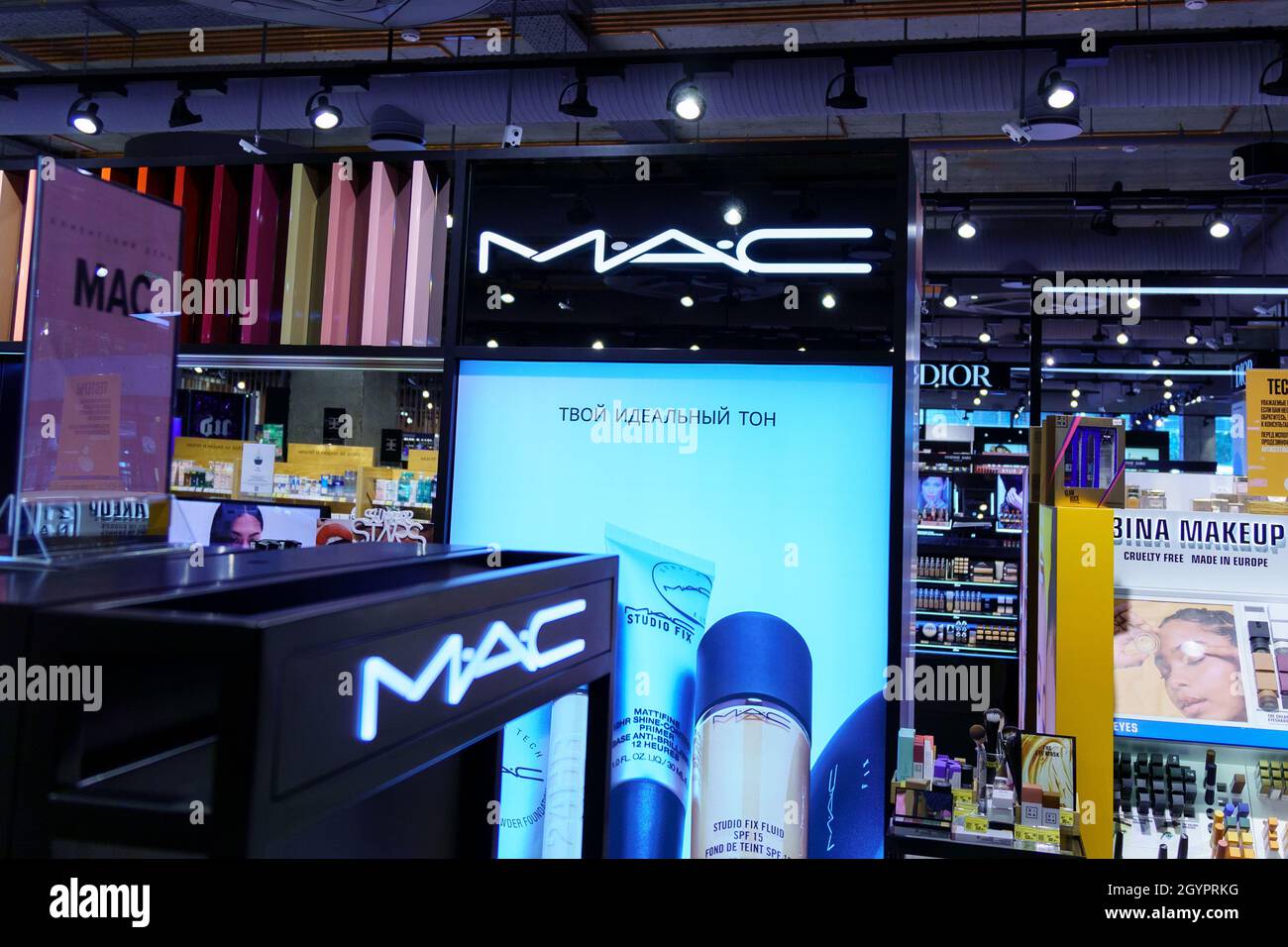 Volgograd, Russia-16 settembre 2021: MAC cosmetics marchio canadese di cosmetici fondato a Toronto nel 1984 da Frank Toscane e Frank Angelo Foto Stock