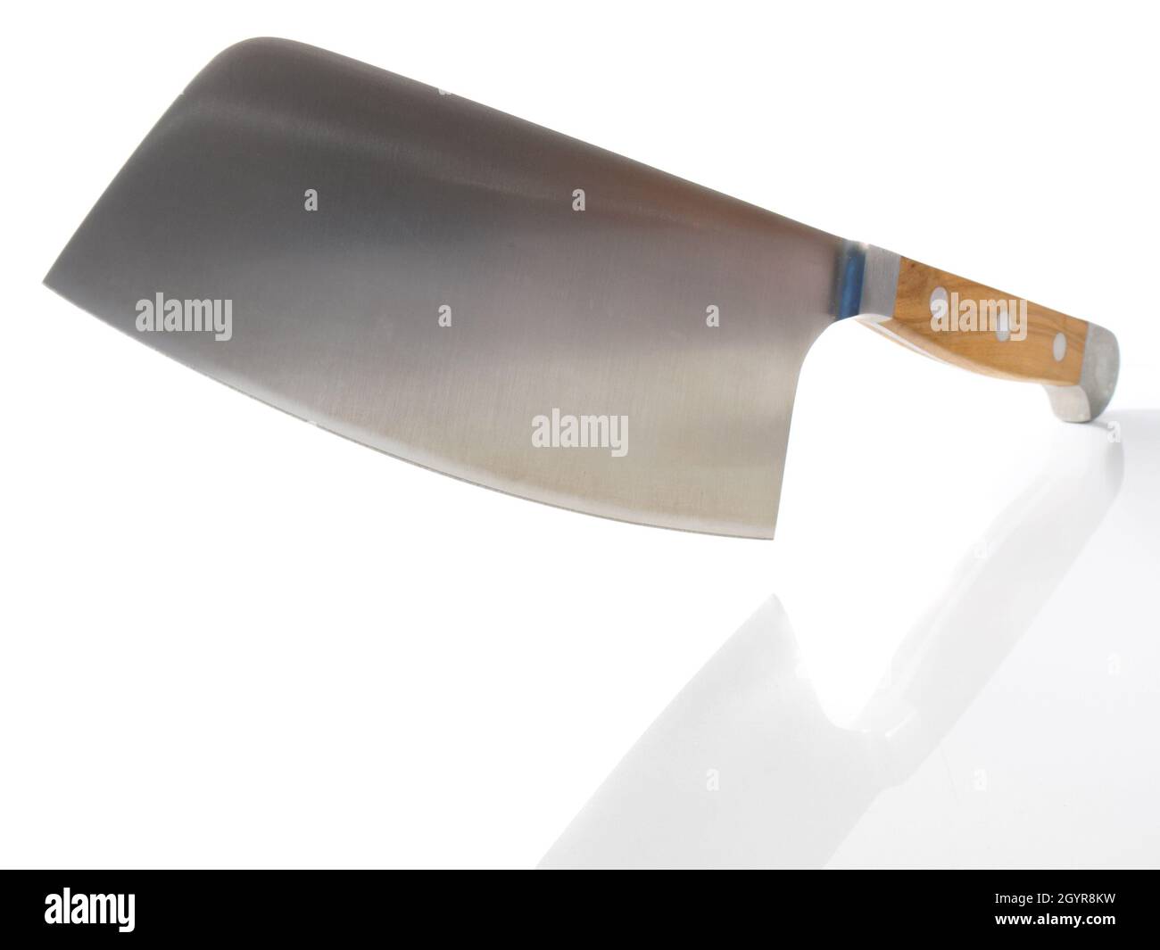 Coltello da cucina asiatico, isolato su sfondo bianco. Sfaldatrice cinese per chef professionisti. Foto Stock