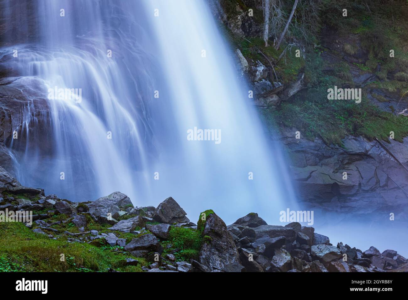 Le cascate Krimml (in tedesco Krimmler Wasserfälle), con un'altezza totale di 380 metri (1,247 piedi), sono le cascate più alte dell'Austria. Le cascate Foto Stock