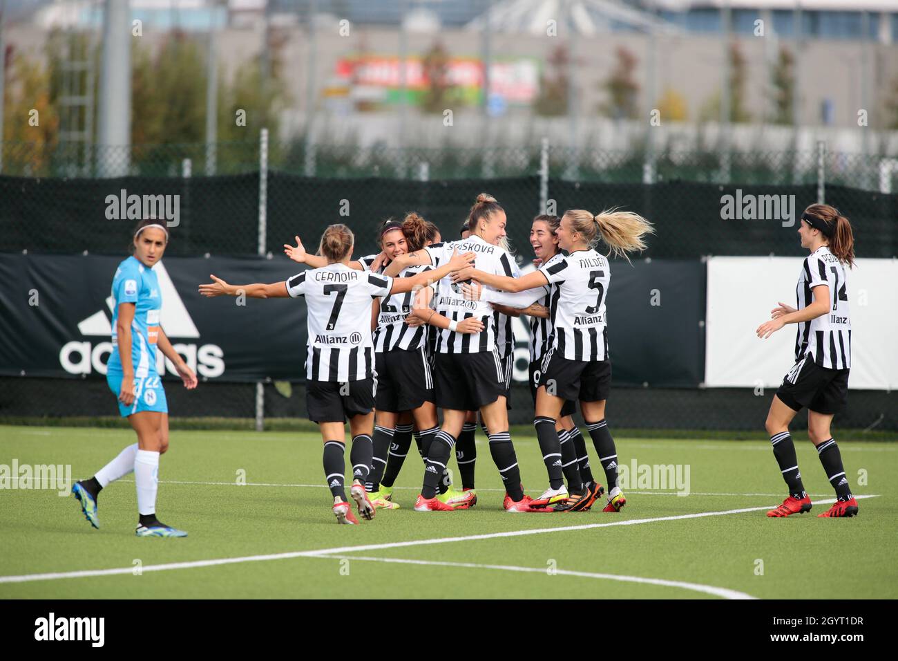 Torino, Italia. 9 ottobre 2021. 09 ottobre 2021 Vinovo - Torino Juventus Donne dopo il secondo gol durante il campionato italiano di womenÕs, Serie Una partita di calcio tra Juventus FC e Napoli Femminile al Juventus Training Center di Vinovo, Italia - Foto Nderim Kaceli / Alamy Live News Credit: Nderim Kaceli/Alamy Live News Foto Stock