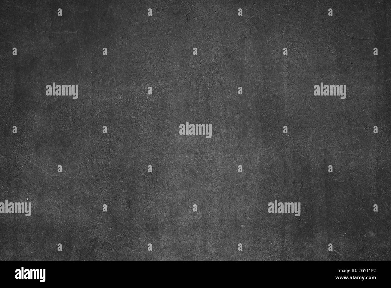 Finitura in gesso grigio scuro su pareti in calcestruzzo, fondo a grunge o texture Foto Stock