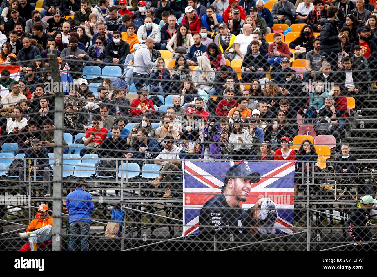 Istanbul, Turchia. 9 Ott 2021. Fans, Gran Premio di F1 della Turchia all'Intercity Istanbul Park il 9 ottobre 2021 a Istanbul, Turchia. (Foto di HOCH ZWEI) Credit: dpa/Alamy Live News Foto Stock