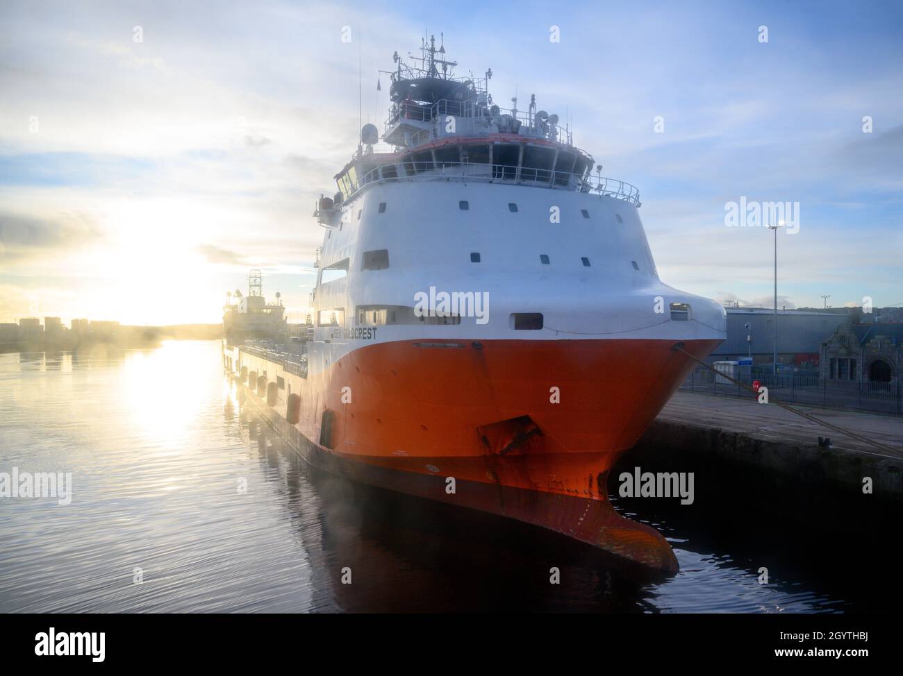 La nave Offshore Supply, Sea Goldcrest nel porto di Aberdeen al mattino presto, Aberdeen, Scozia, Regno Unito Foto Stock