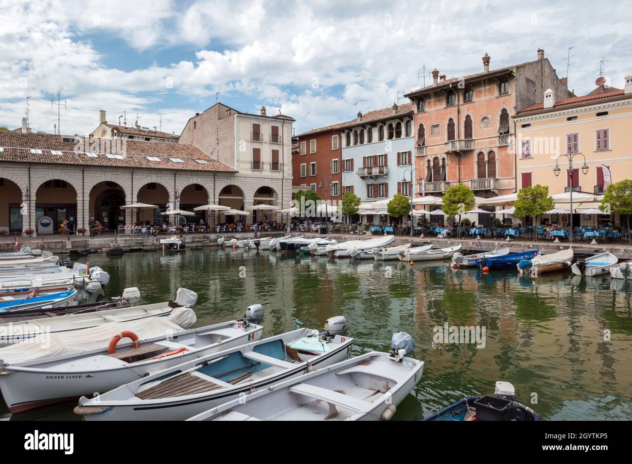 Porto Vecchio di Desenzano. Desenzano del Garda (BS), ITALIA - 24 agosto 2020. Foto Stock