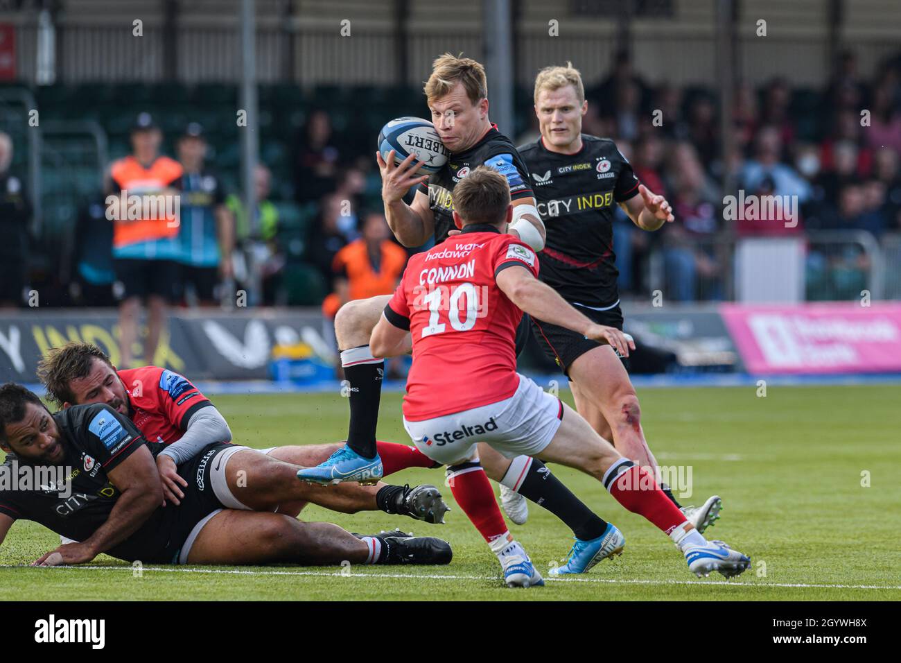 LONDRA, REGNO UNITO. 09th, Oct 2021. Nick Tompkins di Saracens (centro) è affrontato durante Gallagher Premiership Rugby Round 4 Match tra Saracens vs Newcastle Falcons allo StoneX Stadium il sabato 09 ottobre 2021. LONDRA INGHILTERRA. Credit: Taka G Wu/Alamy Live News Foto Stock