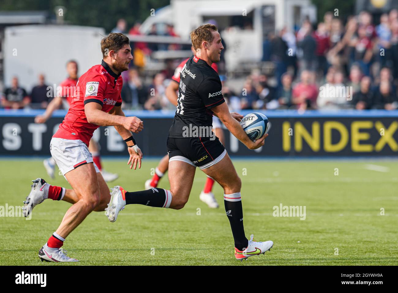 LONDRA, REGNO UNITO. 09th, Oct 2021. Max Malins di Saracens (a destra) in azione durante la Gallagher Premiership Rugby Round 4 Match tra Saracens vs Newcastle Falcons allo StoneX Stadium il sabato 09 ottobre 2021. LONDRA INGHILTERRA. Credit: Taka G Wu/Alamy Live News Foto Stock