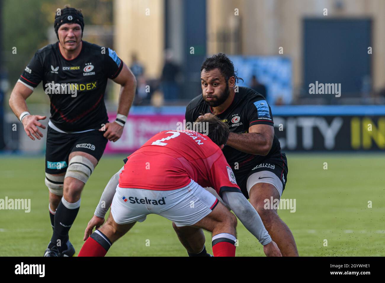 LONDRA, REGNO UNITO. 09th, Oct 2021. Billy Vunipola di Saracens (a destra) è affrontata durante Gallagher Premiership Rugby Round 4 Match tra Saracens vs Newcastle Falcons allo StoneX Stadium il sabato 09 ottobre 2021. LONDRA INGHILTERRA. Credit: Taka G Wu/Alamy Live News Foto Stock