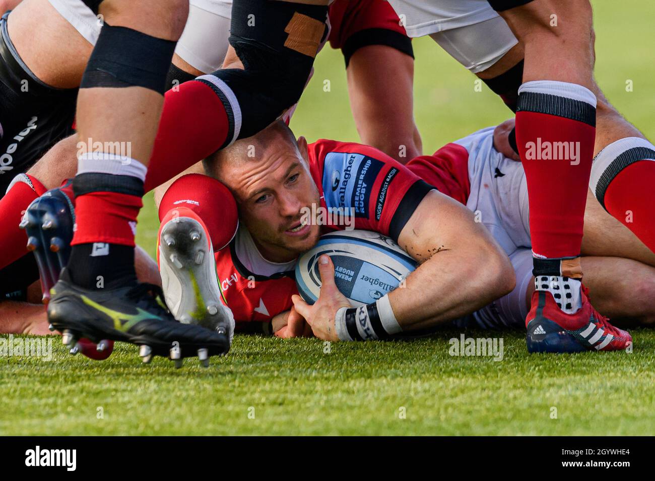 LONDRA, REGNO UNITO. 09th, Oct 2021. Mike Brown di Newcastle Falcons viene affrontato durante la Gallagher Premiership Rugby Round 4 Match tra Saracens vs Newcastle Falcons allo StoneX Stadium sabato 09 ottobre 2021. LONDRA INGHILTERRA. Credit: Taka G Wu/Alamy Live News Foto Stock