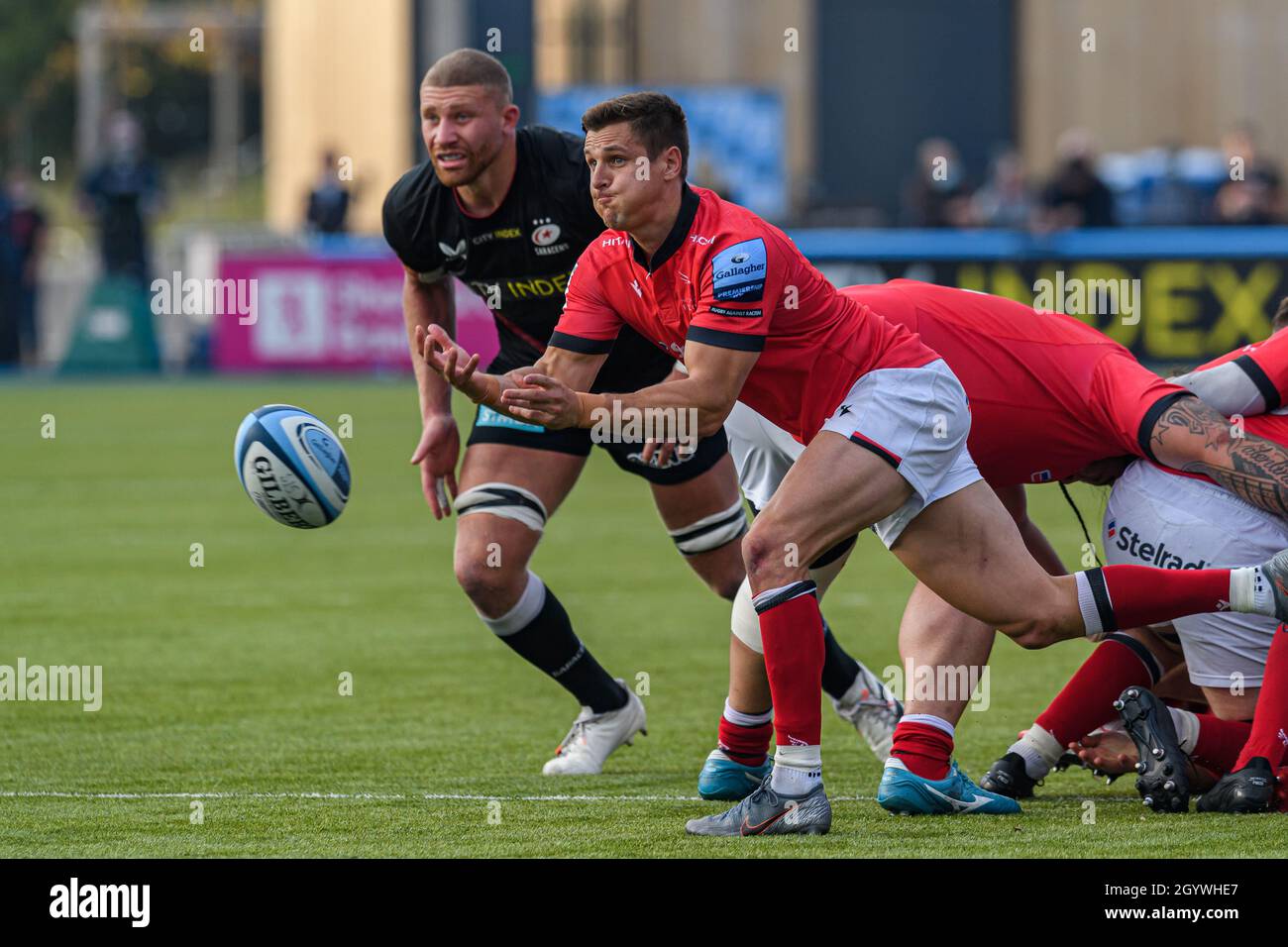 LONDRA, REGNO UNITO. 09th, Oct 2021. Louis Schreuder di Newcastle Falcons (centro) in azione durante la Gallagher Premiership Rugby Round 4 Match tra Saracens vs Newcastle Falcons allo StoneX Stadium il sabato 09 ottobre 2021. LONDRA INGHILTERRA. Credit: Taka G Wu/Alamy Live News Foto Stock