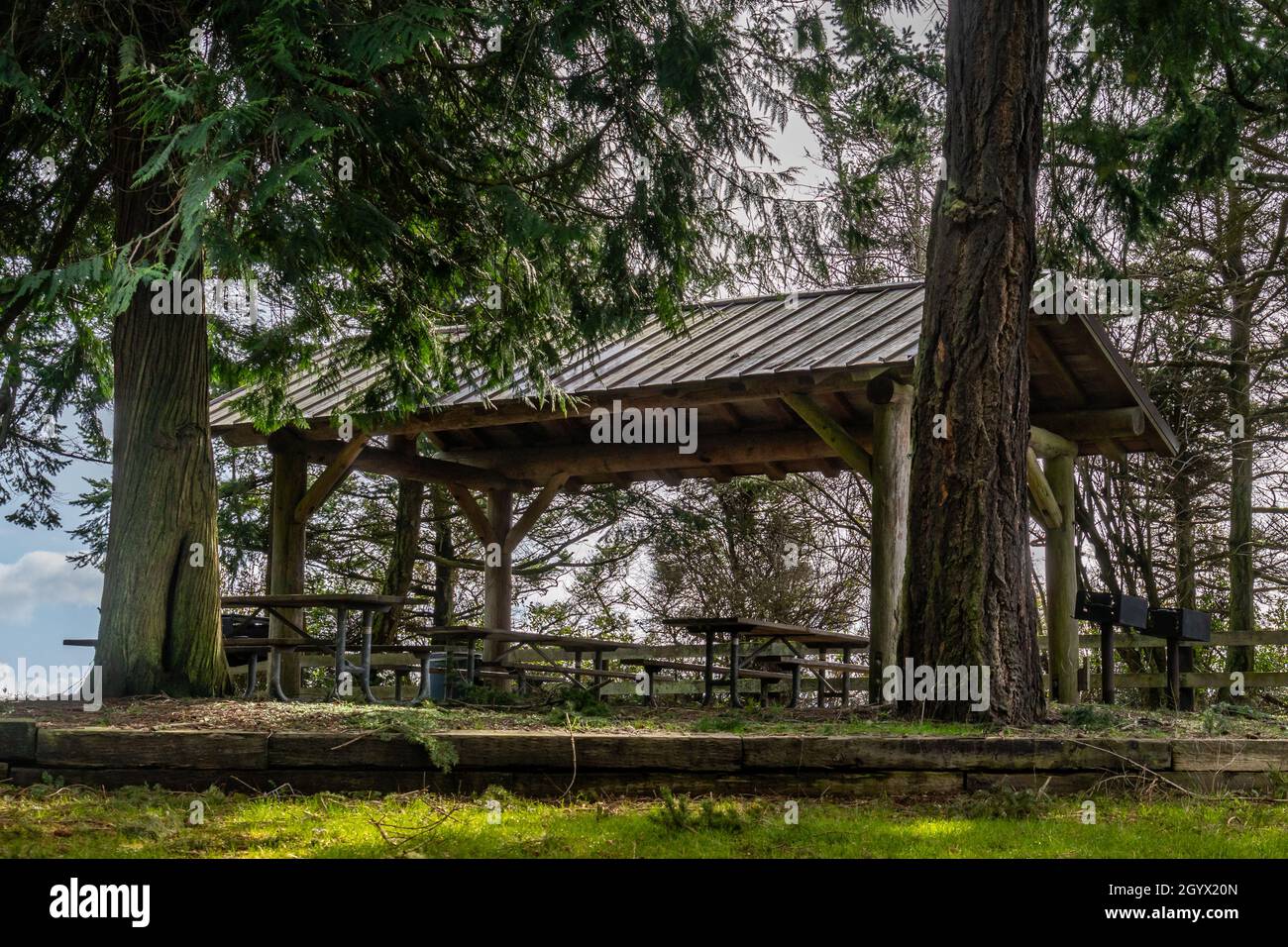 Picnic Camp Shelter sul Bluff a Fort Ebey Whidbey Island Washington Foto Stock