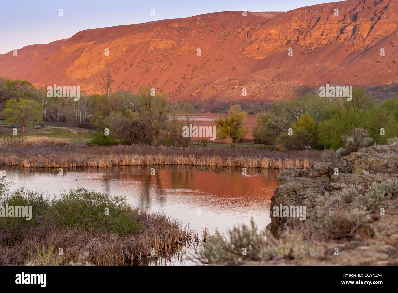 Sunrise sopra Mesa al Sun Lakes state Park Washington Foto Stock