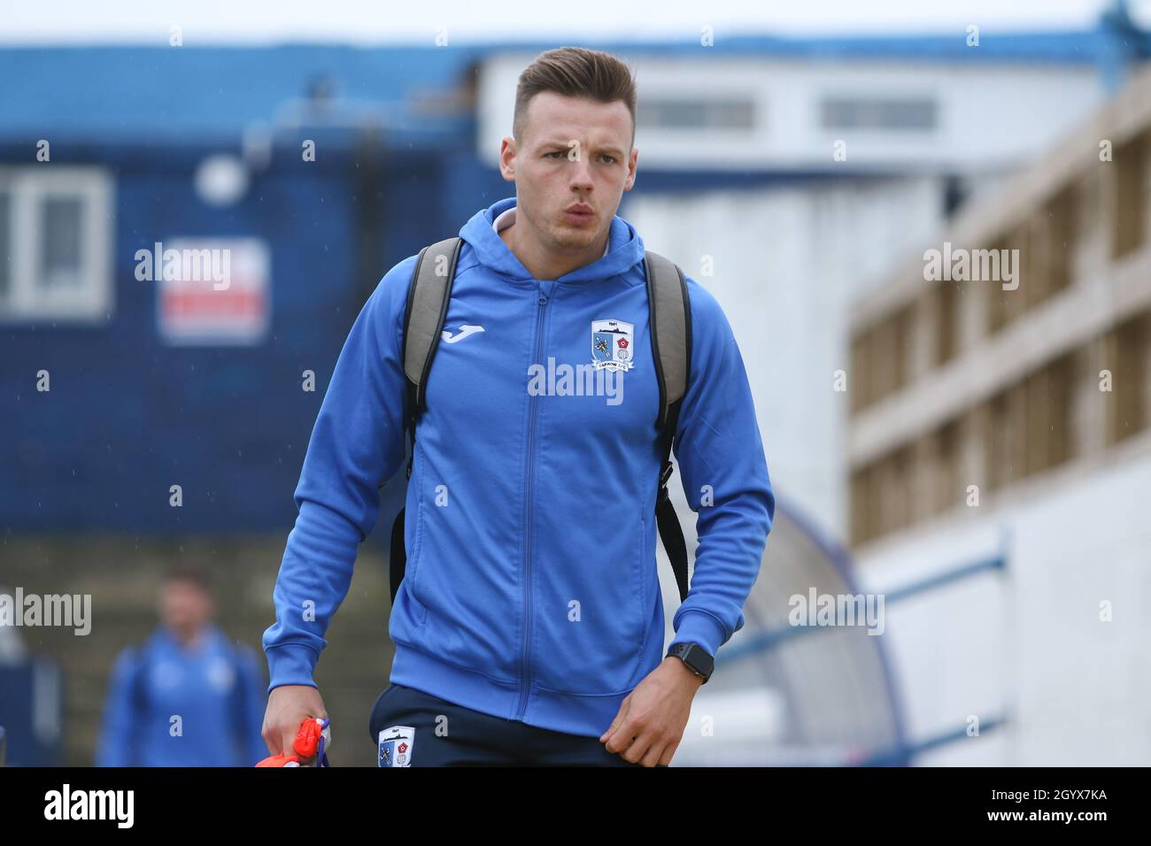 BARROW A FURNESS, REGNO UNITO. 9 OTTOBRE. Il giocatore arriva durante la partita Sky Bet League 2 tra Barrow e Leyton Orient a Holker Street, Barrow-in-Furness sabato 9 ottobre 2021. (Credit: Will Matthews | MI News) Credit: MI News & Sport /Alamy Live News Foto Stock