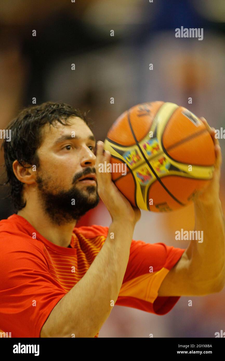 A Coruna, Spagna. Sergio Llull spara per il basket durante la partita di basket amichevole tra Spagna e Canada in Una Coruna il 6 agosto 2014 Foto Stock