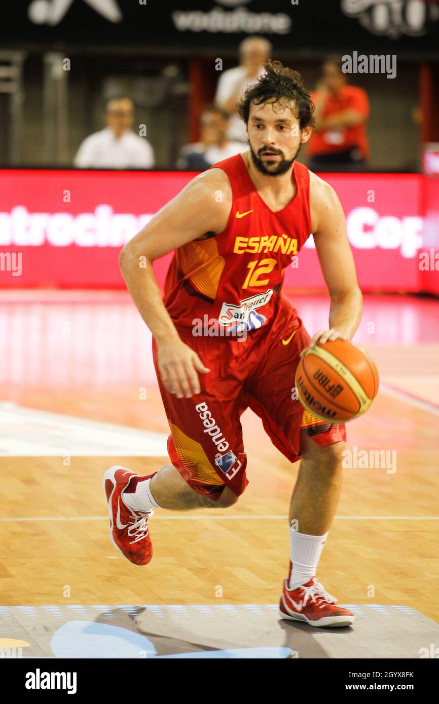 A Coruna, Spagna. Sergio Llull spara per il basket durante la partita di basket amichevole tra Spagna e Canada in Una Coruna il 6 agosto 2014 Foto Stock