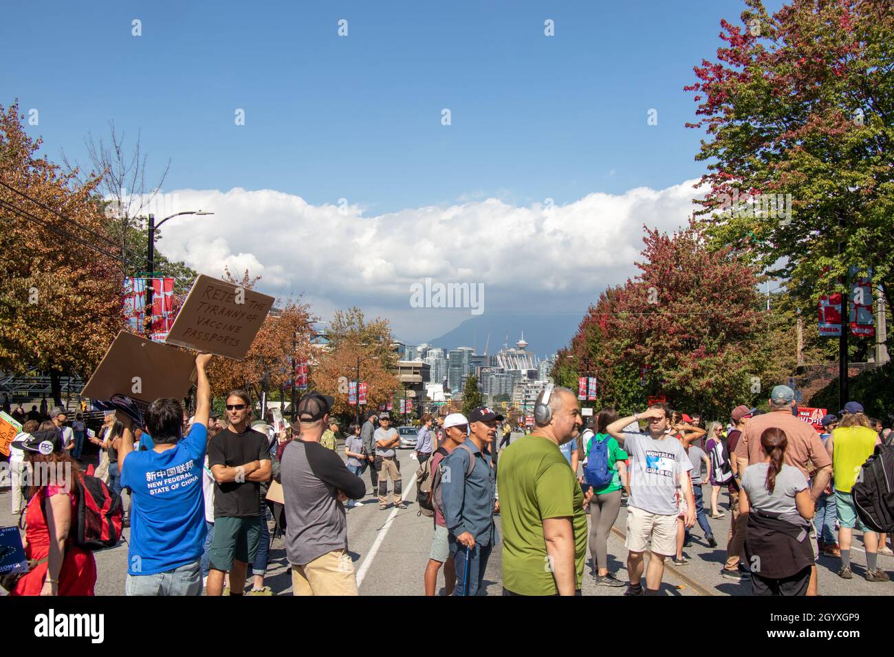 Vancouver, Canada - Settembre 8,2021: Il rally contro la BC Vaccine Card di fronte al Municipio di Vancouver Foto Stock