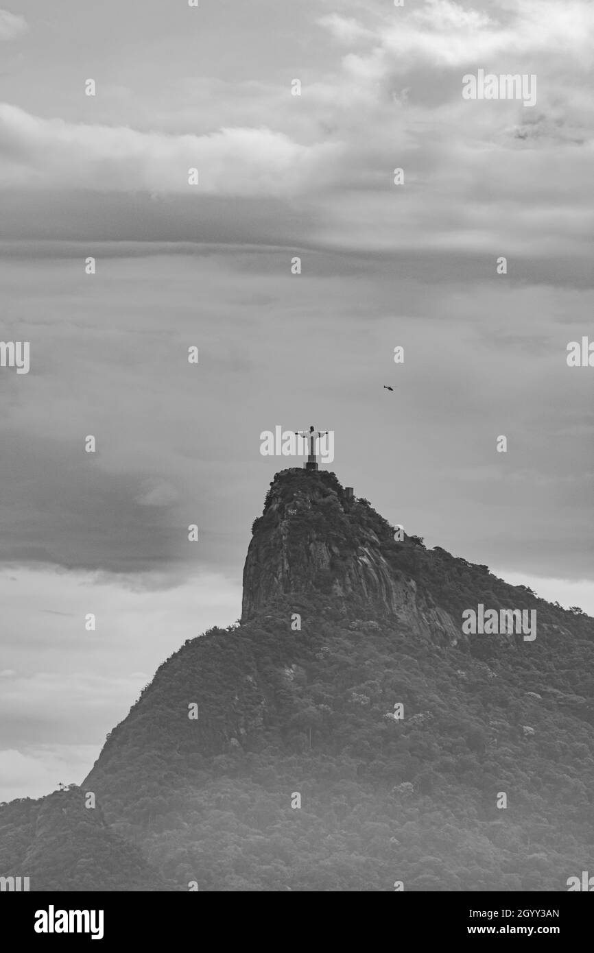 Rio de Janeiro, Brasile - CIRCA 2021: Cristo Redentore (Cristo Redentor) uno dei luoghi turistici più grandi del Brasile Foto Stock