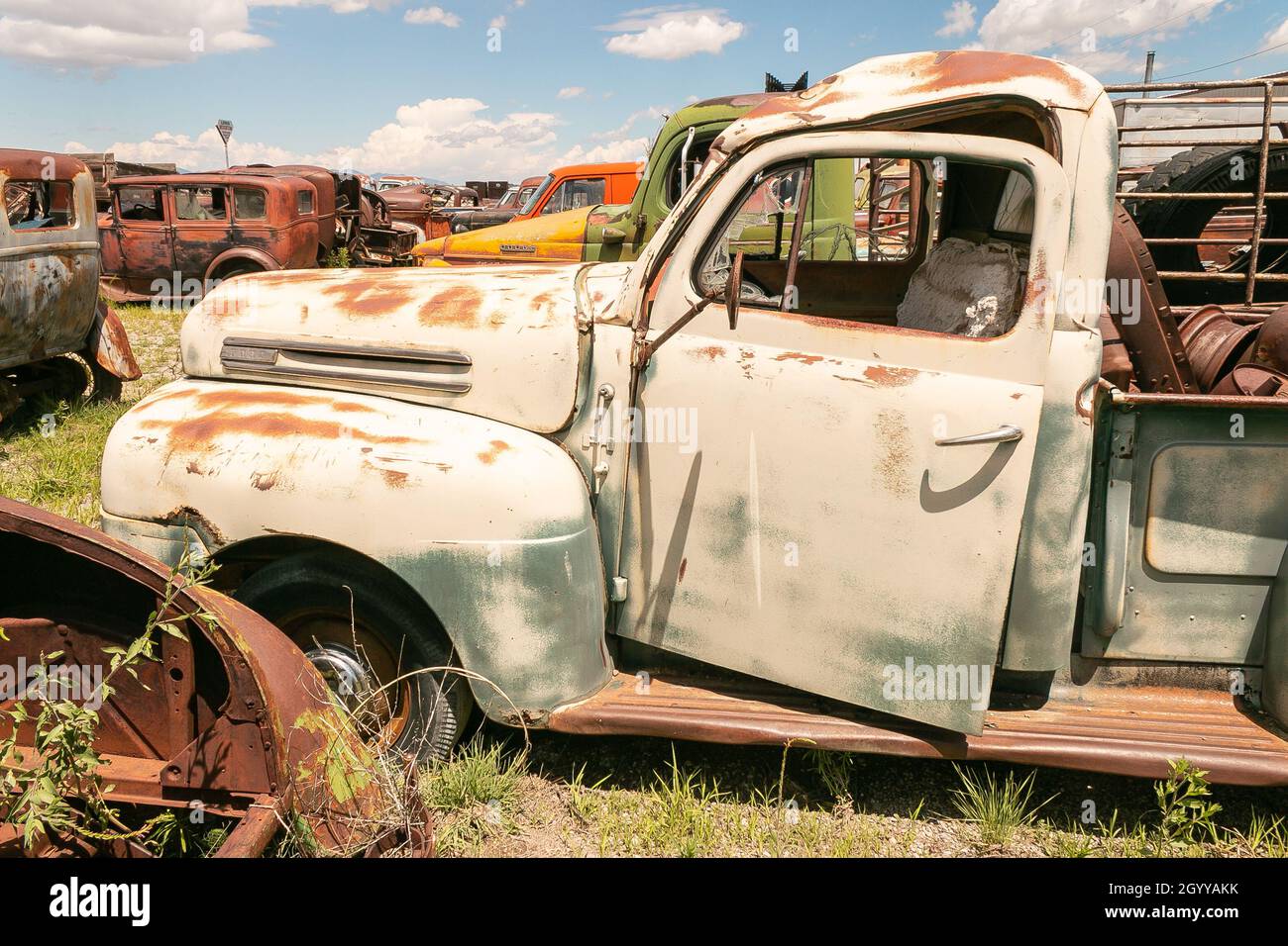 vintage American Truck in junkyard Foto Stock