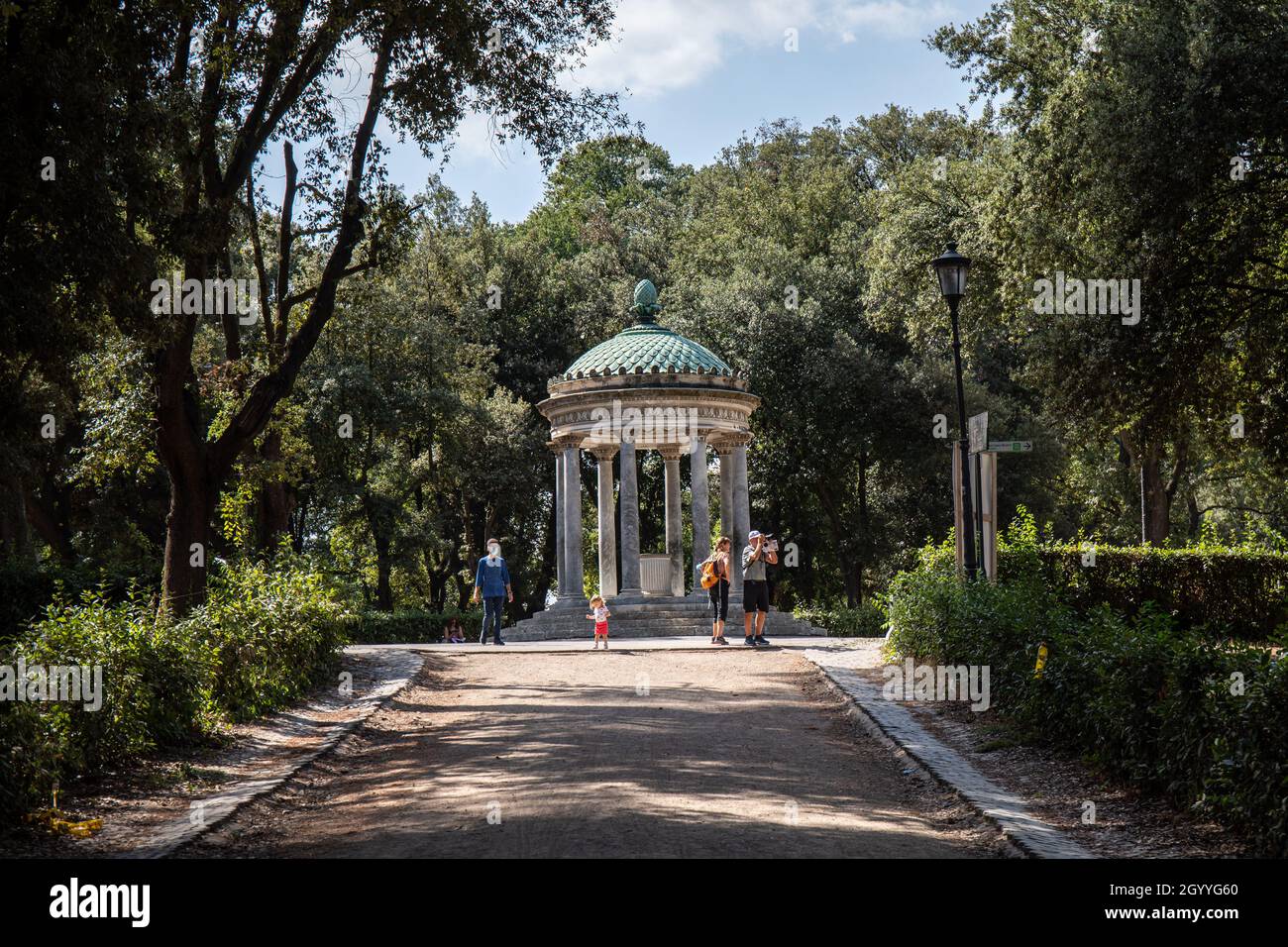 Tempo di Diana, tempio monottero progettato da Antonio Asprucci (1798), nei Giardini di Villa Borghese, Colle Pinciano, Roma, Italia Foto Stock