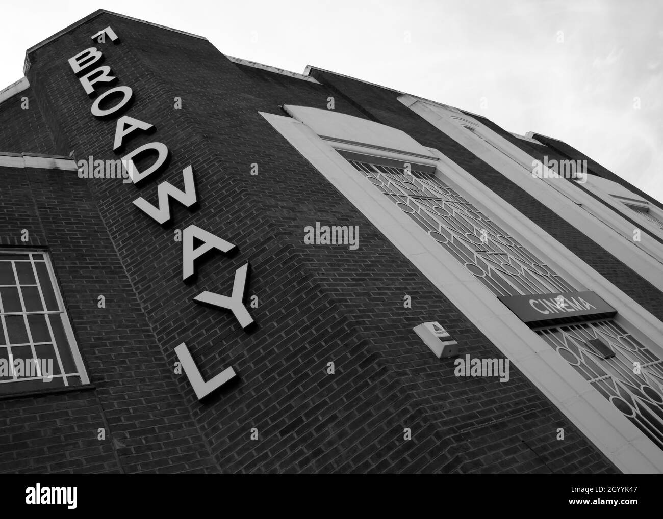 Il bellissimo Art Deco Broadway Cinema & Theatre di Letchworth che ha aperto le sue porte nel 1936 Foto Stock