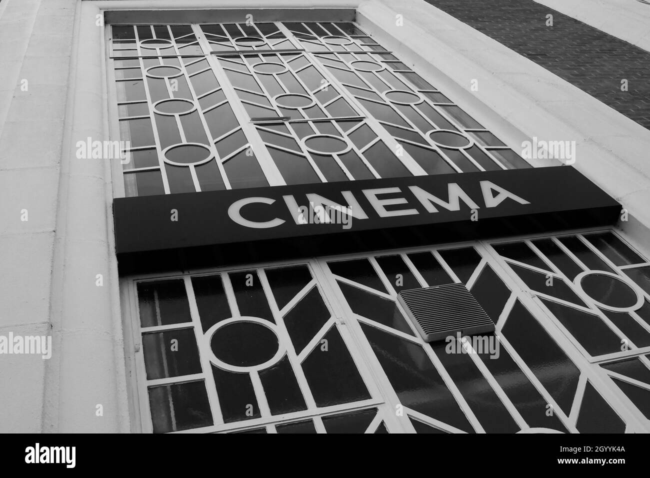Il bellissimo Art Deco Broadway Cinema & Theatre di Letchworth che ha aperto le sue porte nel 1936 Foto Stock