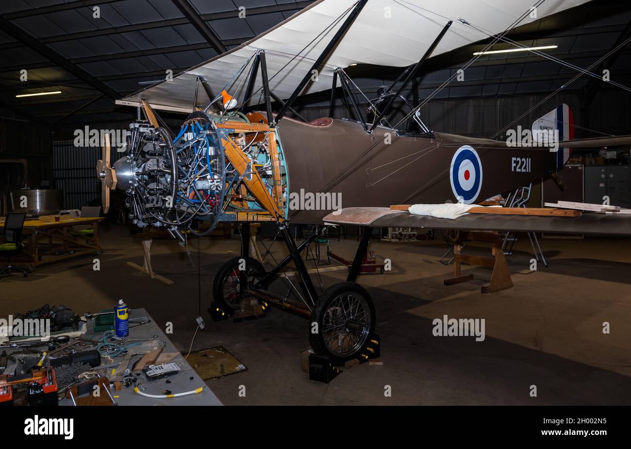 Una replica WWI Sopwith 1 1/2 Strautter aereo biplano in costruzione da Aviation Preservation Society of Scotland, East Lothian, UK Foto Stock