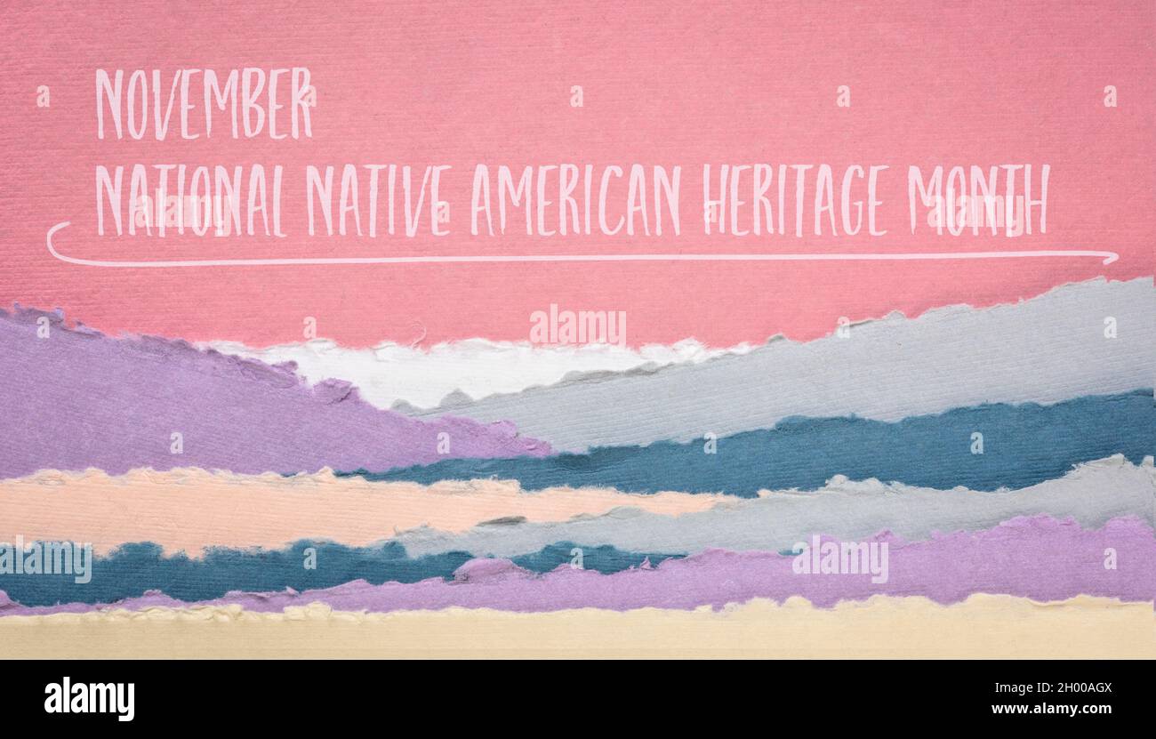 Novembre - National Native American Heritage Month, scrittura a mano contro astratto paesaggio cartaceo, promemoria di eventi storici e culturali Foto Stock