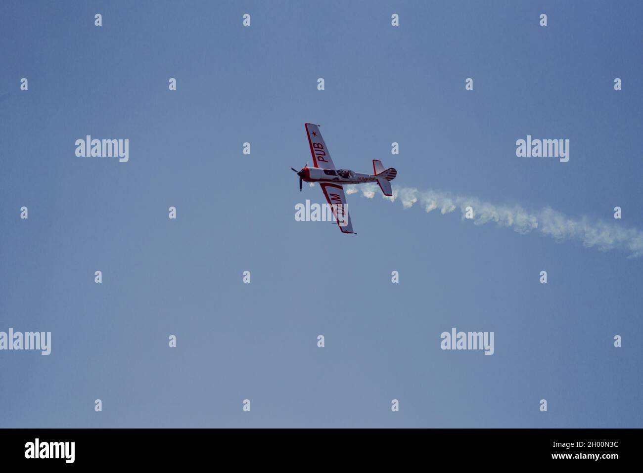 Primo piano di un aereo militare che vola in cielo al Toronto Airshow del 2021, Canada Foto Stock