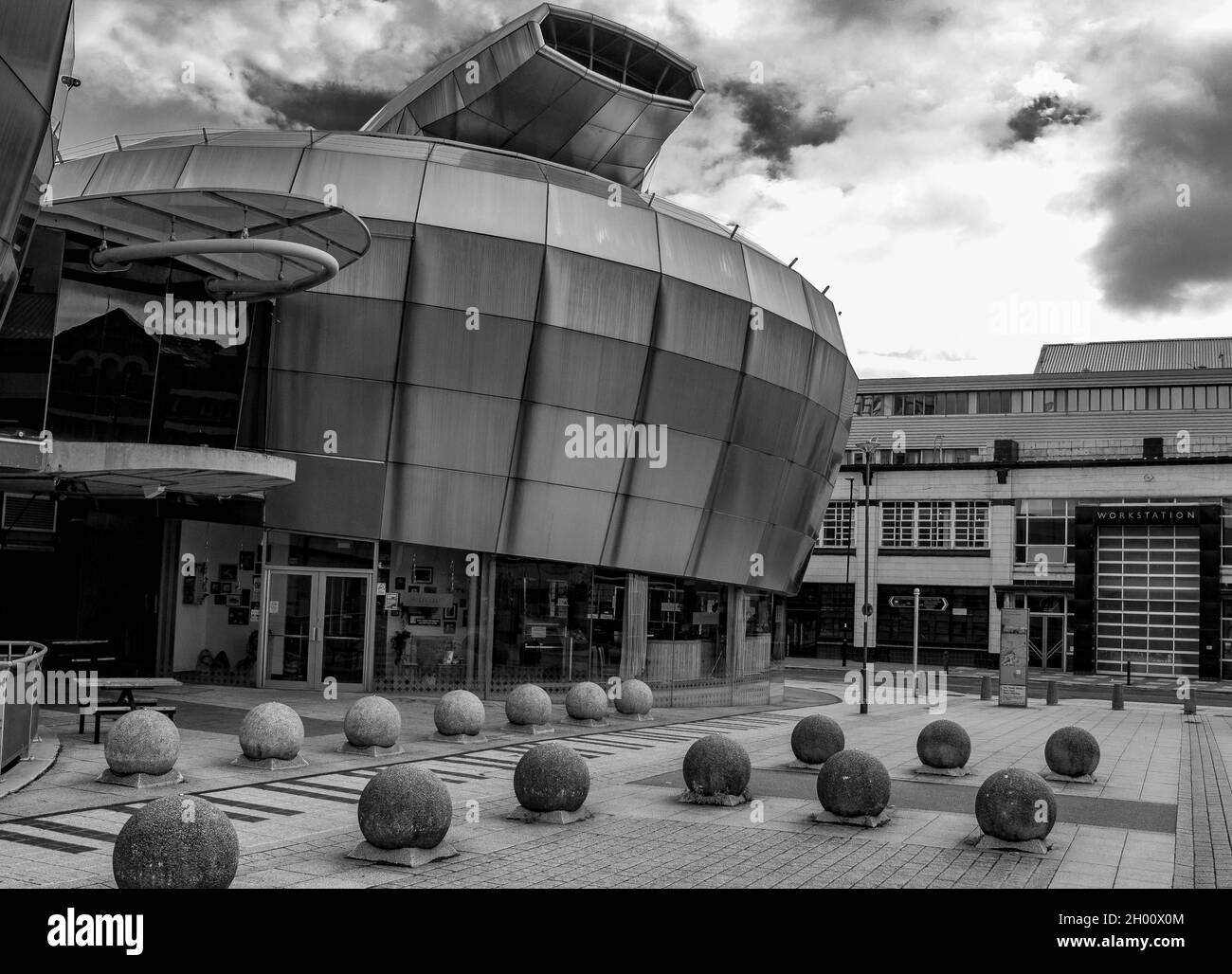 Gli splendidi e insoliti edifici di Sheffield sono molto conosciuti come pietre, tamburi e bollitori per curling Foto Stock