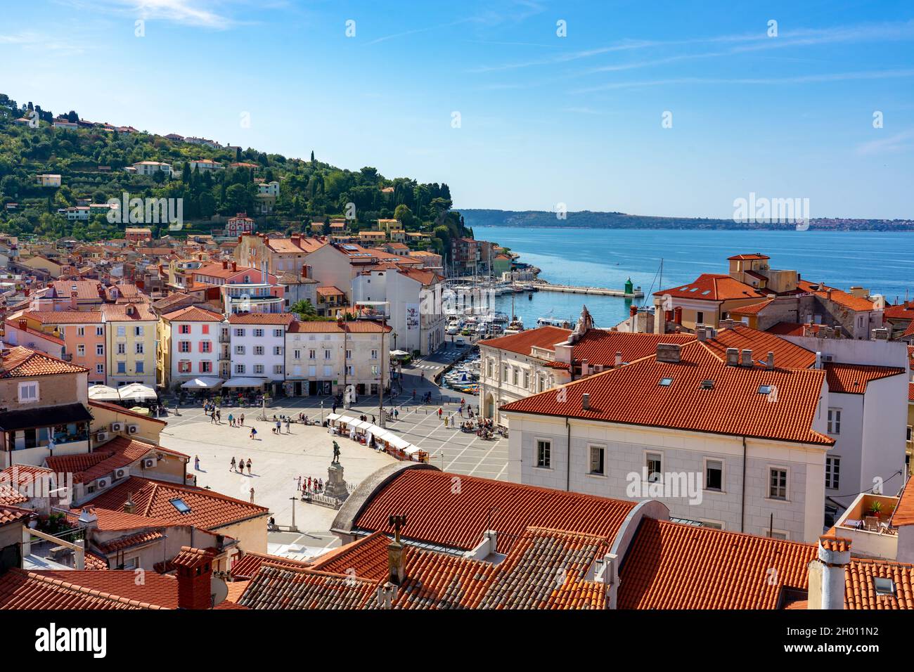 Piazza Tartini e il porto di Pirano Slovenia. Foto Stock