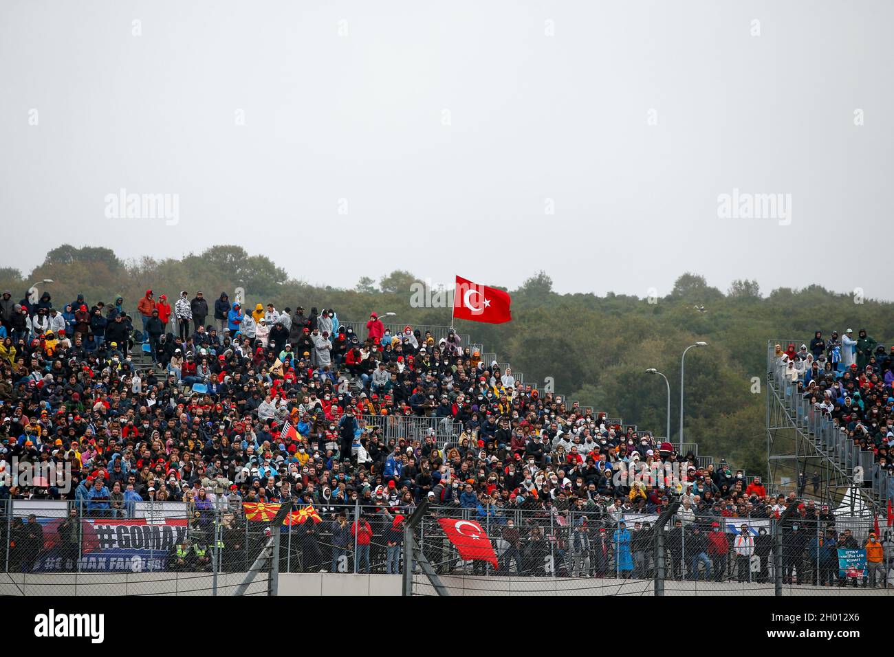 Istanbul, Turchia. 10 Ott 2021. Fans, Gran Premio di F1 della Turchia all'Intercity Istanbul Park il 10 ottobre 2021 a Istanbul, Turchia. (Foto di HOCH ZWEI) Credit: dpa/Alamy Live News Foto Stock