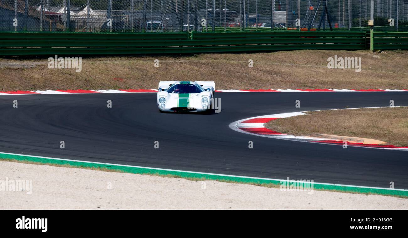 Italia, settembre 11 2021. Vallelunga classico. Gara storica Lola T70 MK3 prototipo di auto in azione sul circuito Foto Stock