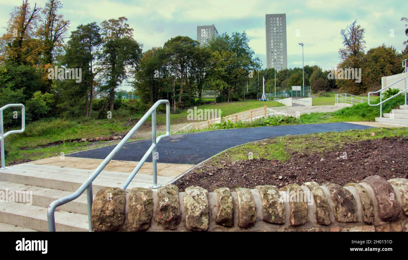 Garscadden Park, Drumchapel, Glasgow, Scozia, Regno Unito il nuovo Water’Work scozzese per fermare le alluvioni e reindirizzare le ustioni da garscadden nei pressi del donald dewar sp Foto Stock